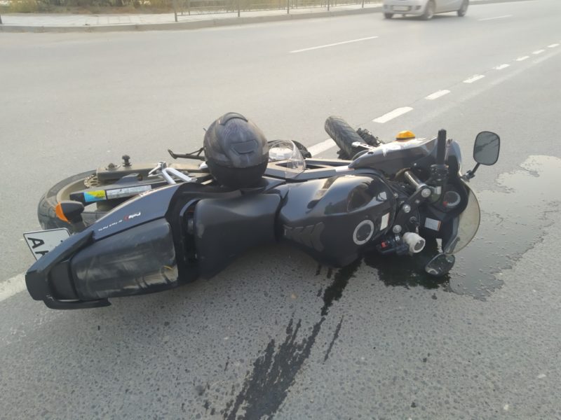 В Якутске 35-летняя женщина-водитель сбила мотоциклиста