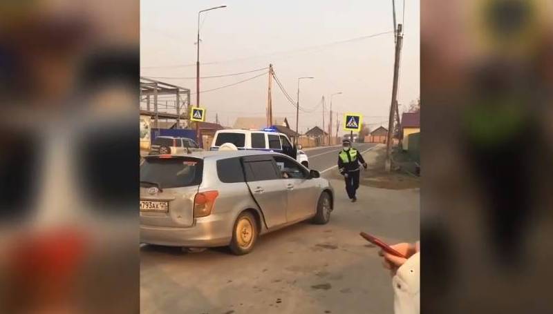 В автомобиле неадекватного водителя, убегавшего от ДПС в Хатассах, находились четыре пассажира