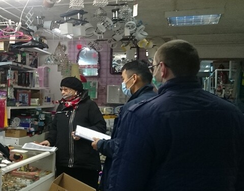 В Ленске продавцов девяти торговых точек привлекли к ответственности за отсутствие масок и перчаток