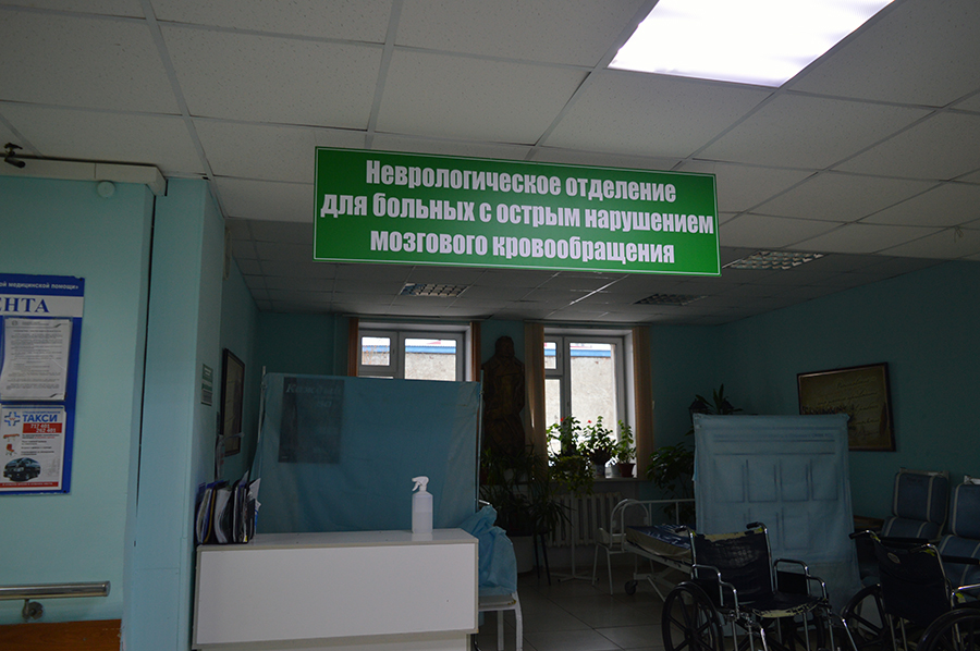 Приемная 3 больница телефон. Новосибирск приемное отделение. Республиканская больница приемное отделение. Разделение потоков пациентов в приемном отделении изолятор. Летняя 2 приёмной отделение.