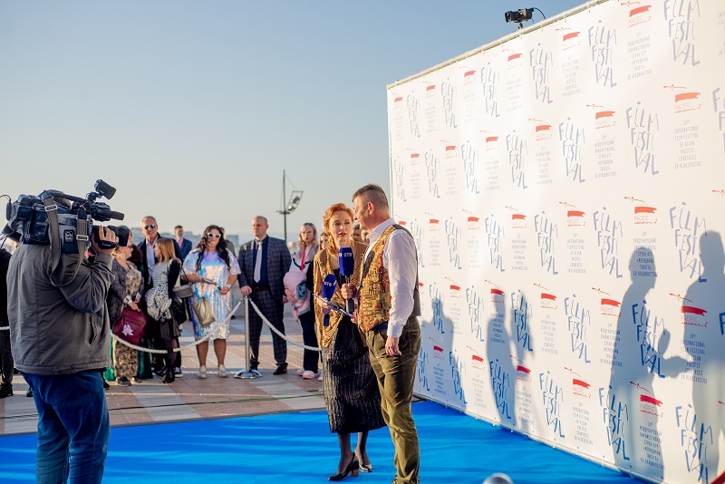 Международные фестивали 2020. Татьяна соболева режиссер документалист. Каннский кинофестиваль 2022. Музыкальный фестиваль ялта. Лучшие места для зрителей на фестивале спасская башня.