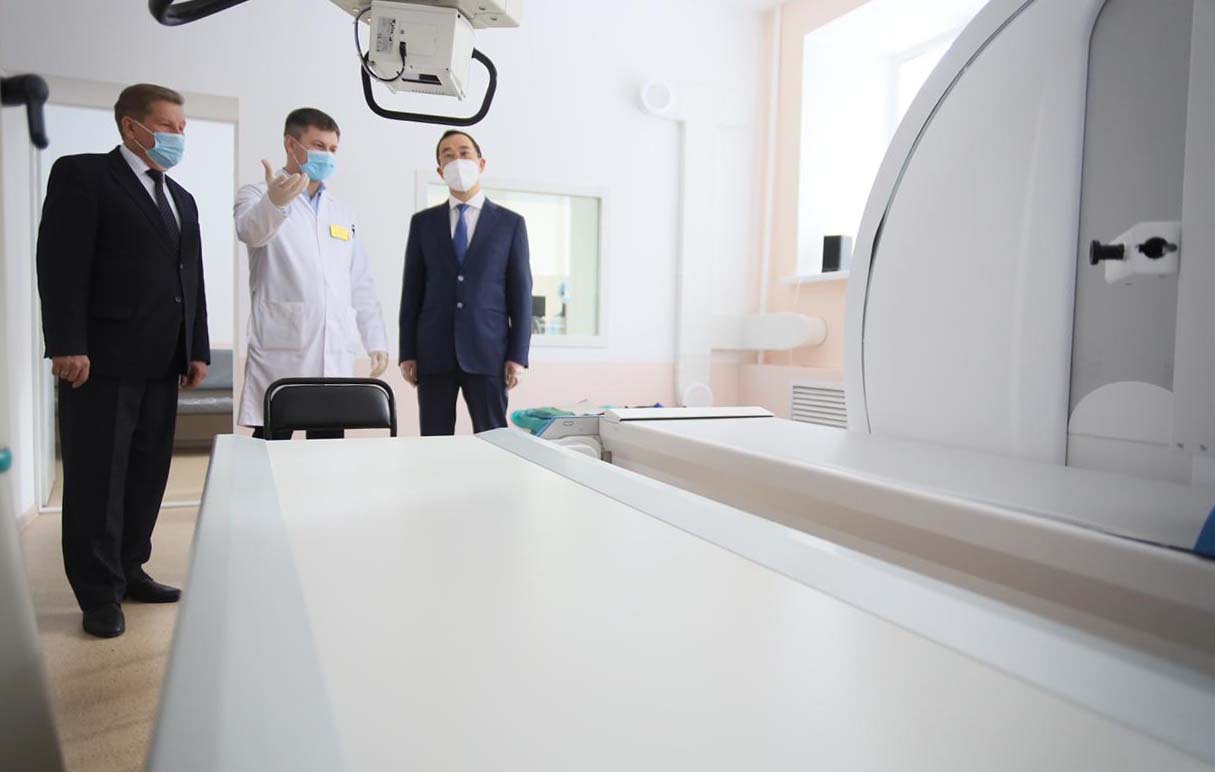Глава Якутии проверил процесс переоснащения Нерюнгринской центральной районной больницы