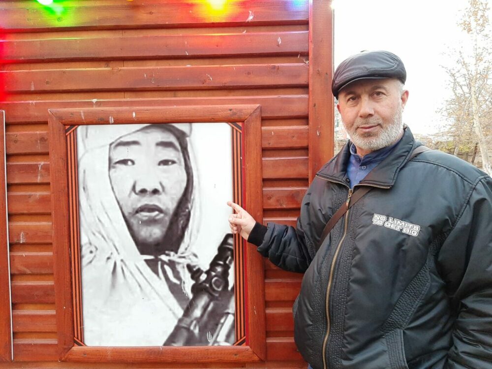 Портрет якутского снайпера Федора Охлопкова установили в парке Махачкалы