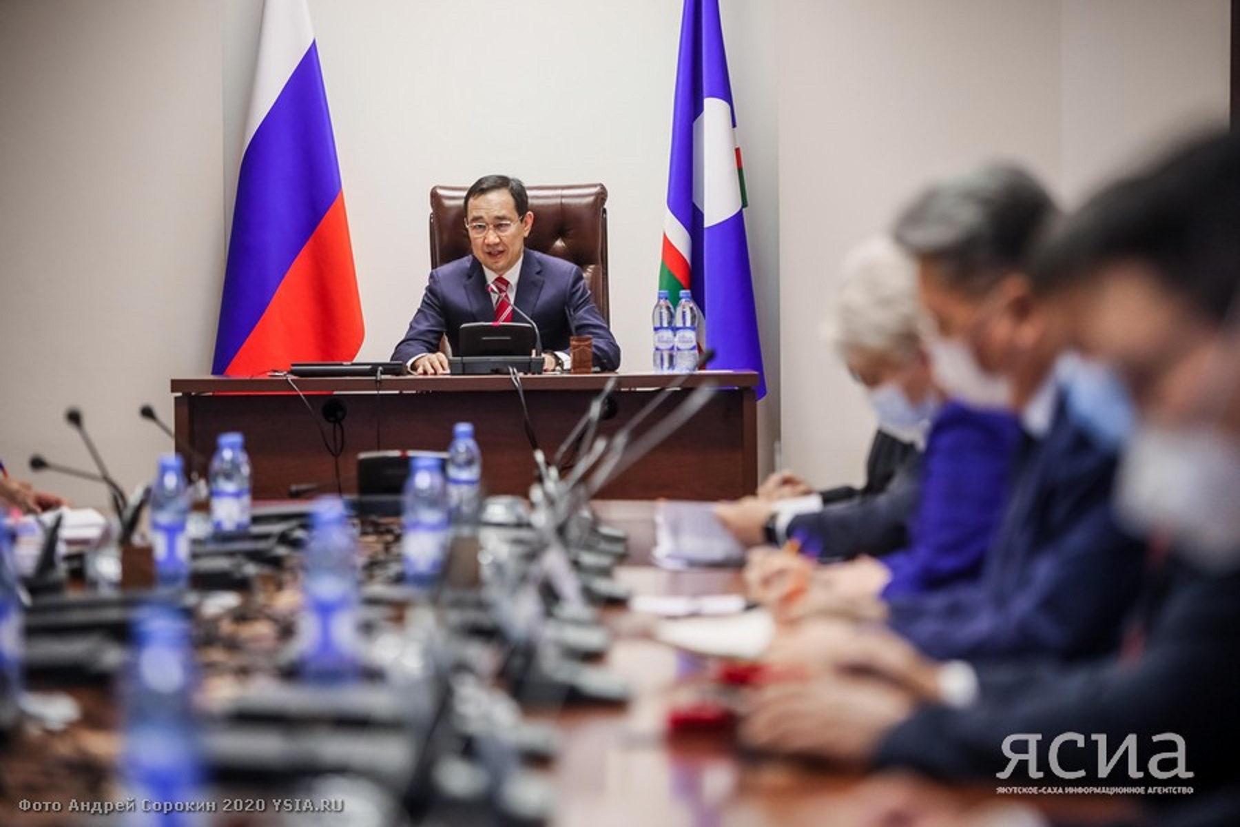 Айсен Николаев провёл расширенное планёрное заседание с членами правительства Якутии