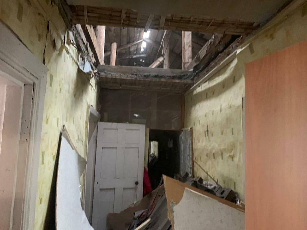 Крыша дома рухнула в Якутске. Прокуратура внесла представление директору УК