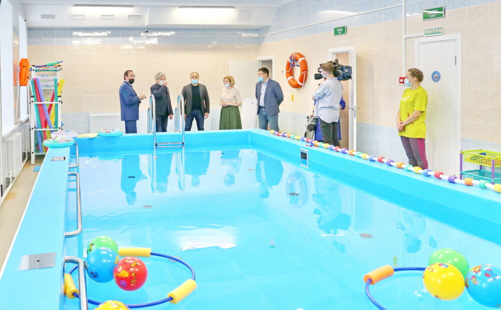 После реконструкции открыли бассейн в детском саду города Мирного — ЯСИА