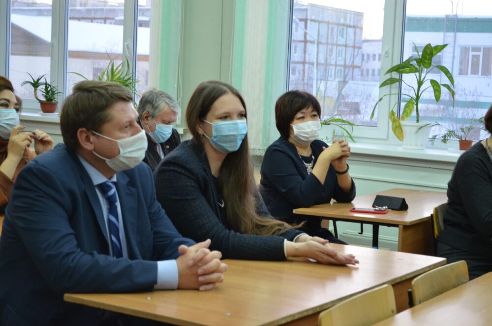 Представители Минпросвещения РФ посетили образовательные учреждения города Якутска 