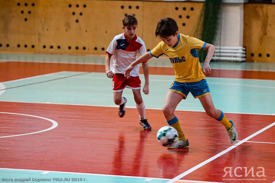 Более 15 тысяч якутян систематически занимаются футболом