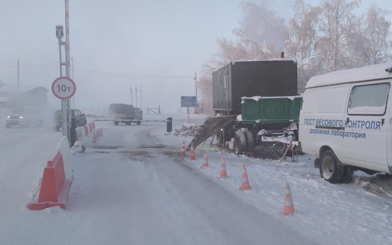 На ледовом автозимнике Хатассы — Павловск повышена грузоподъемность до 10 тонн
