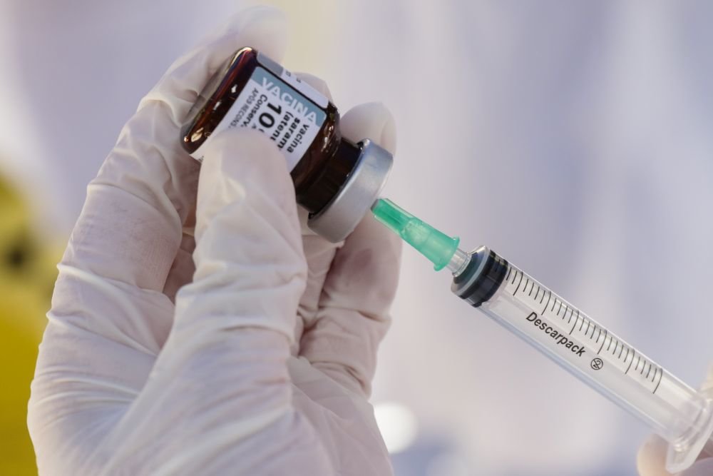 В Якутии вакцину от COVID-19 получили 6 384 человек