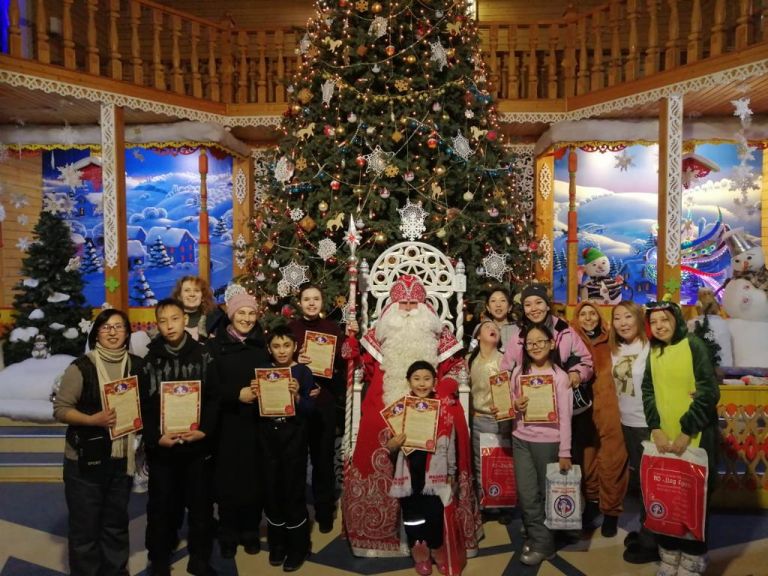 Сказка наяву: Семьи из Якутии побывали в вотчине Деда Мороза