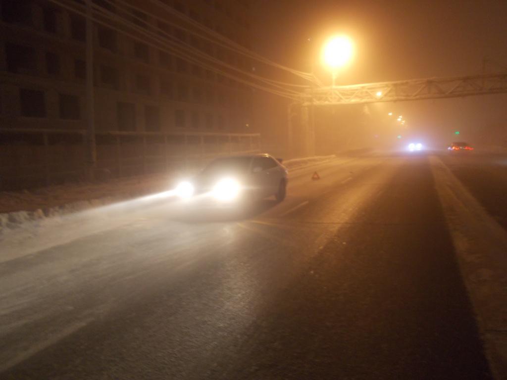 5 декабря ночью. Машины в Якутске. Ночной Якутск авто.