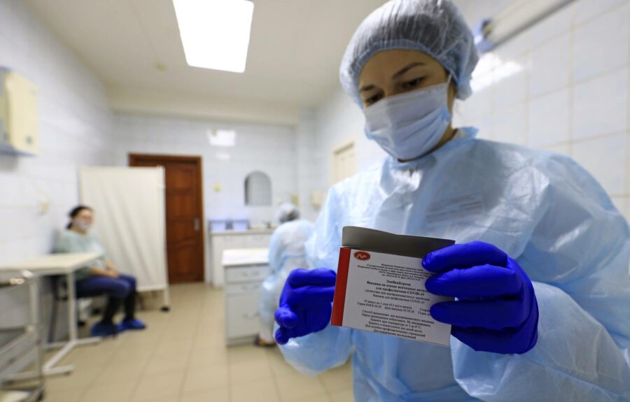 В Якутии 18 134 человека получили первый компонент вакцины от коронавируса