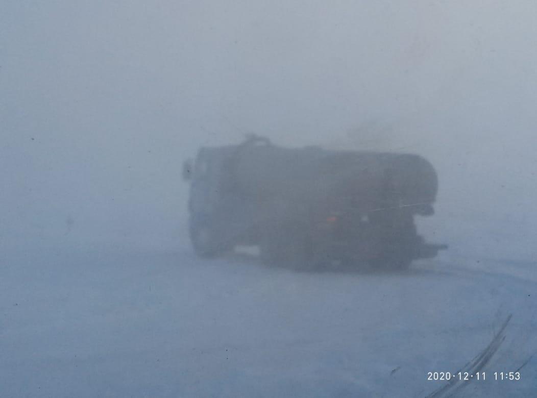 Водитель ассенизатора, сливший фекалии в местности Үс Хатын в Якутске, оплатит штраф и возместит ущерб