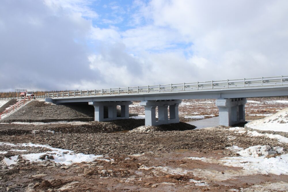 Дорожники проверяют состояние мостов на трассе «Лена» после землетрясения