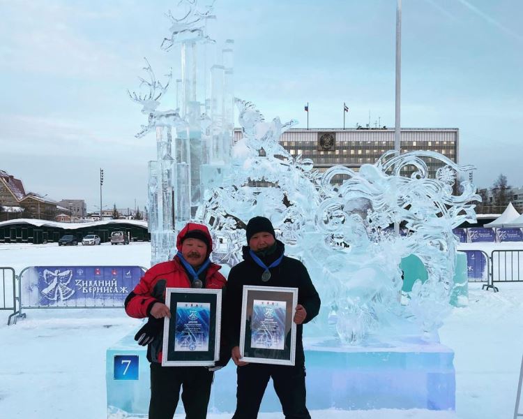 Якутские мастера завоевали второе место в конкурсе ледовых скульптур в Перми