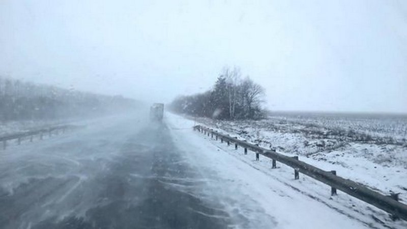 В связи с наступлением аномальных холодов дорожники усиливают патрулирование трассы «Лена» в Якутии