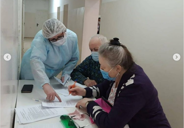Вакцинация от коронавирусной инфекции началась в Алданском районе