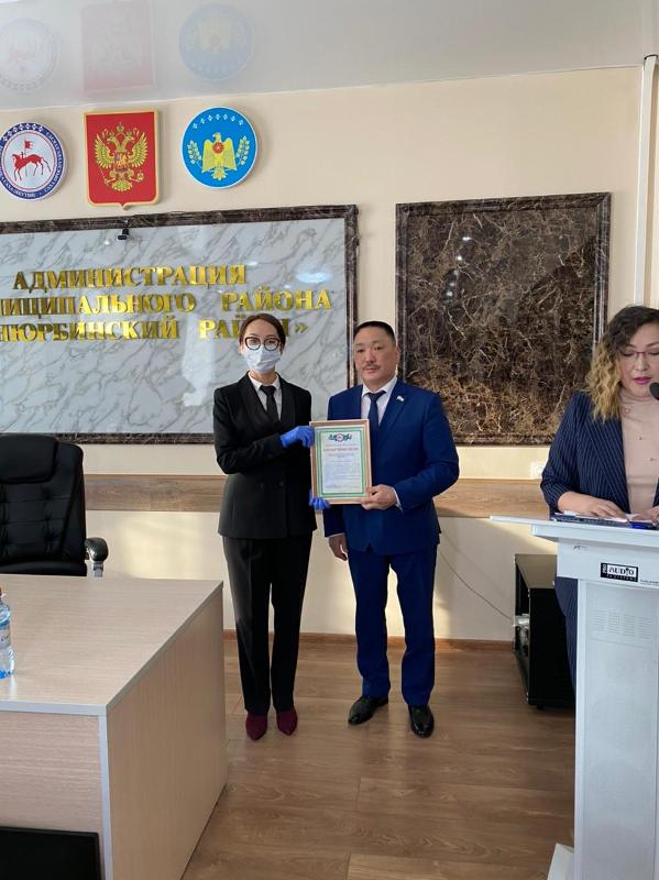 В Нюрбинском районе чествовали отличившихся в борьбе против COVID-19