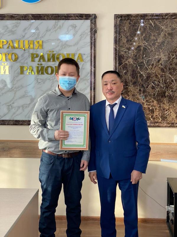 В Нюрбинском районе чествовали отличившихся в борьбе против COVID-19