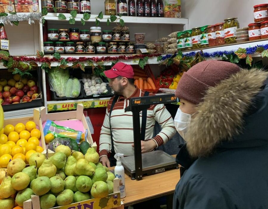 В Якутске в овощных ларьках нарушают санитарно-противоэпидемические правила