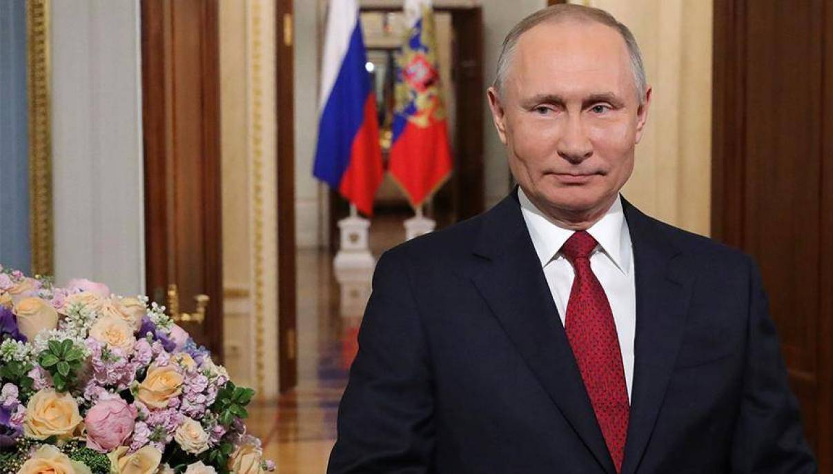 Владимир Путин рассказал о роли женщин в сохранении «истинных ценностей»