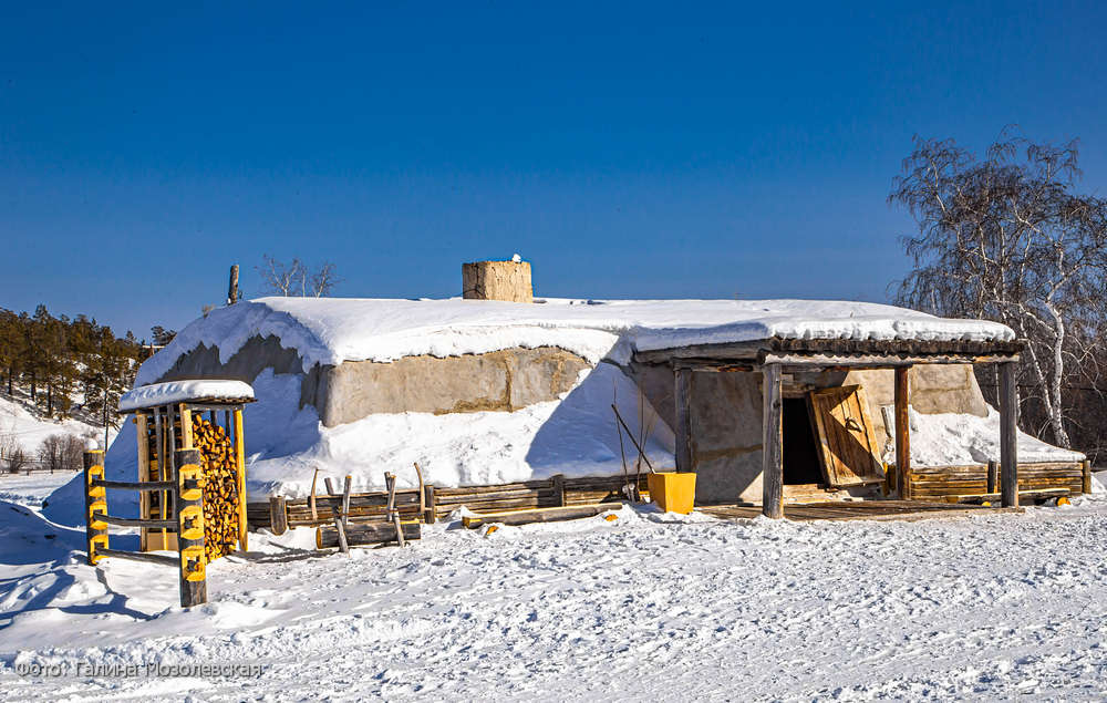 Якутский балаган – одна из первых построек на территории комплекса. Передан в дар музею потомками его хозяина Алексеева–Сукурдуур Миитэрэя.