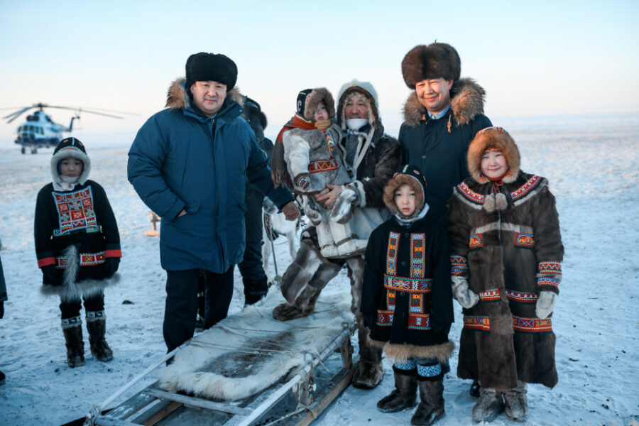 "Наша цель – вдохнуть новую жизнь в эту суровую землю". Глава Якутии поздравляет с Днем Арктики