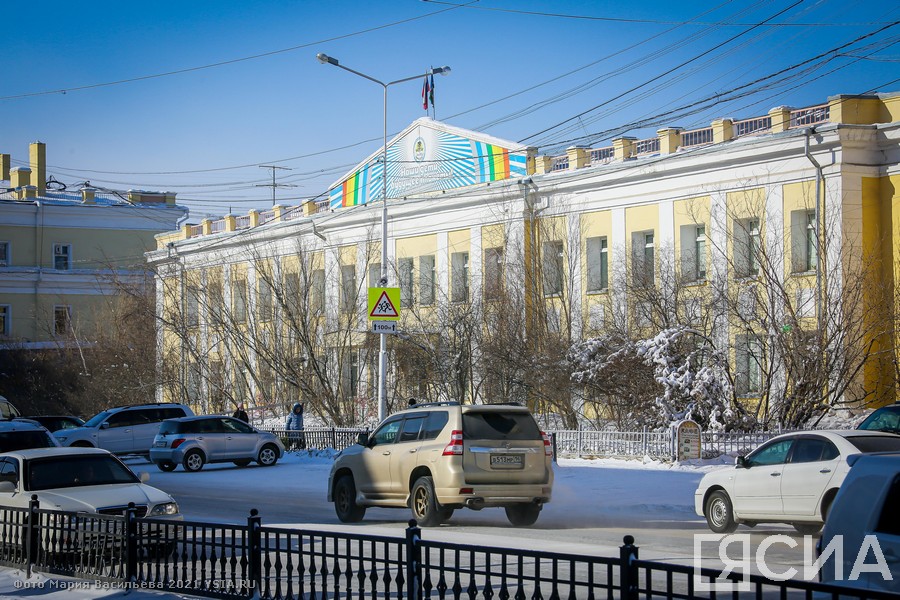Айсен Николаев поручил правительству решить вопрос со зданием школы №1 Якутска