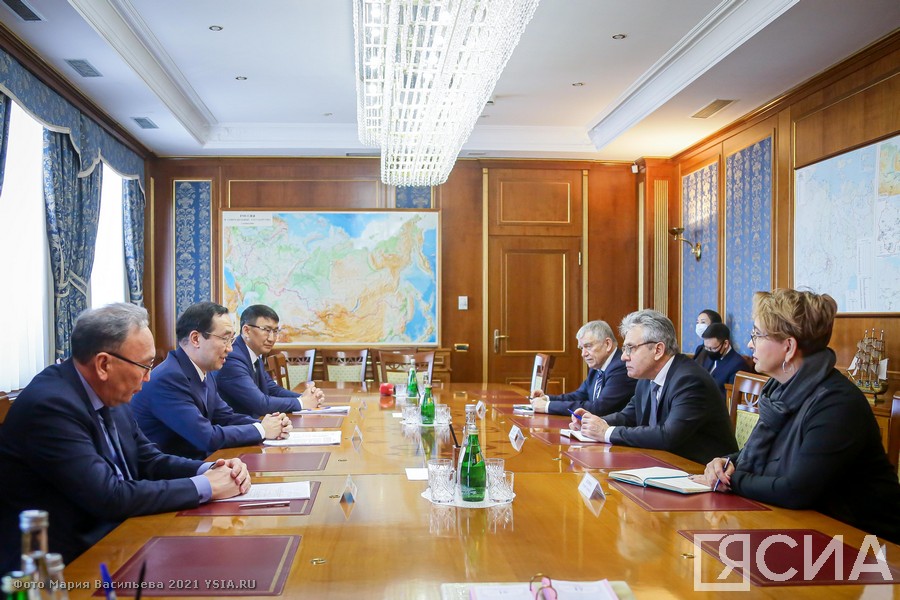 Глава Якутии встретился с президентом Российской академии наук