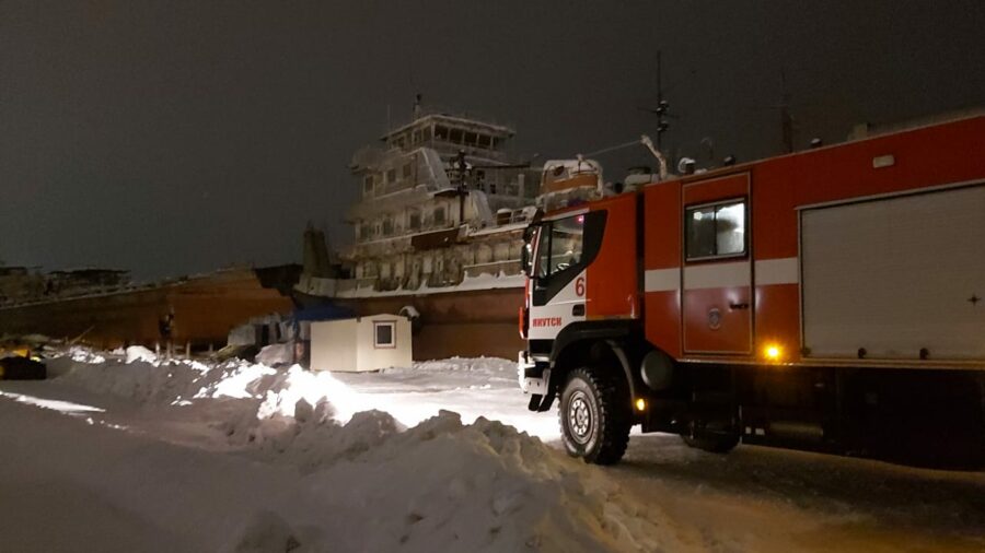 Дознаватели МЧС России устанавливают причины трагического пожара в Якутске