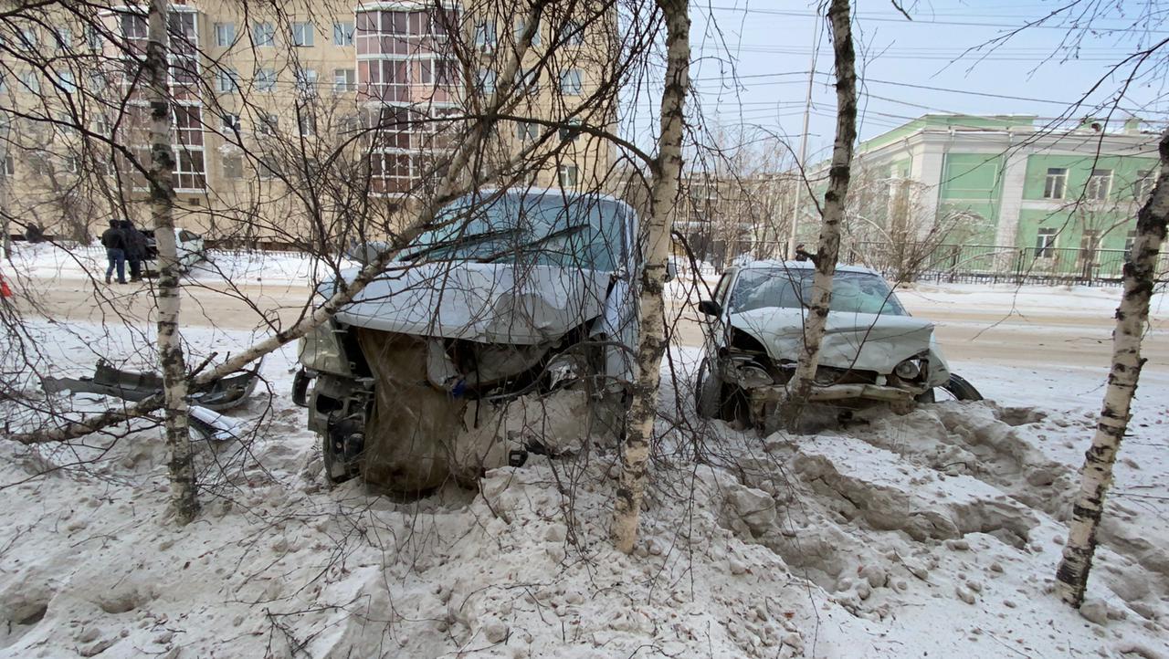 Три автомобиля столкнулись в центре Якутска. Есть пострадавшие
