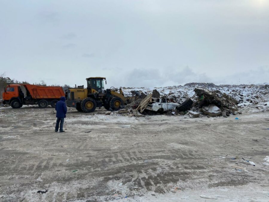 Для тушения возгорания на мусорном полигоне Якутска привлекут дополнительную спецтехнику