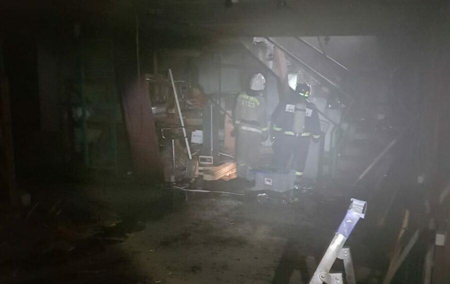 В Ленске ликвидировали пожар в магазине