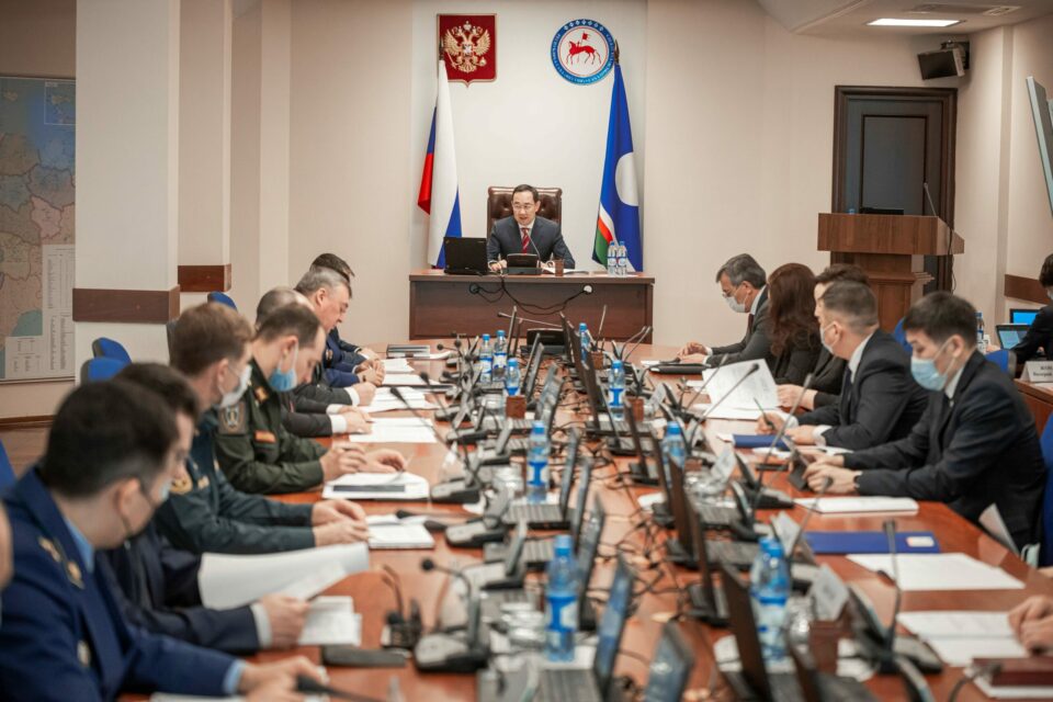 Глава Якутии провёл заседание по противодействию коррупции и обеспечению правопорядка в регионе