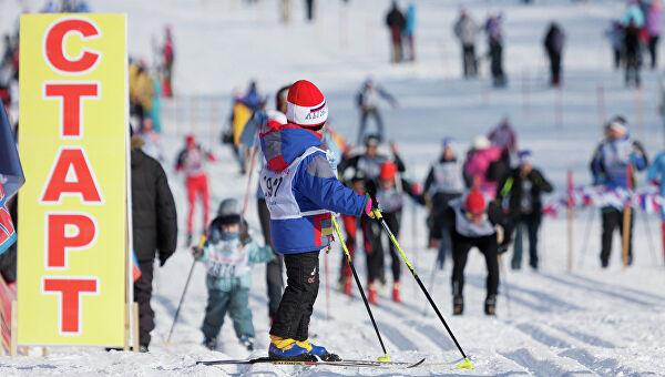 Инвентарь на 3,2 млн рублей получила лыжная школа в Алдане