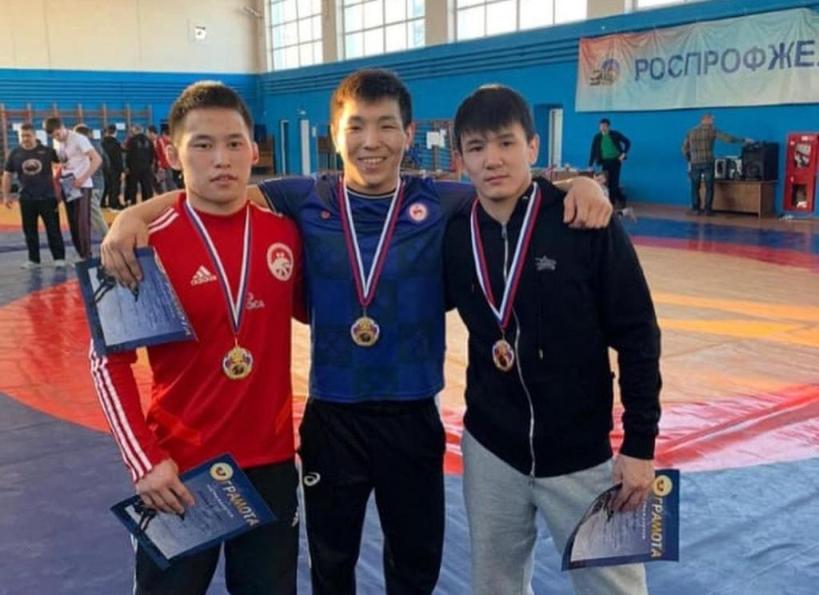 Якутские борцы завоевали 11 медалей Всероссийского турнира в Брянске