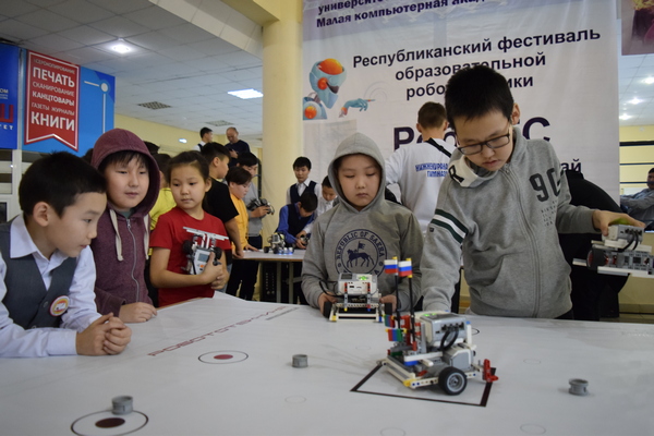 Якутия вошла в число регионов, где будут обучать цифровым технологиям в детсадах и начальных классах