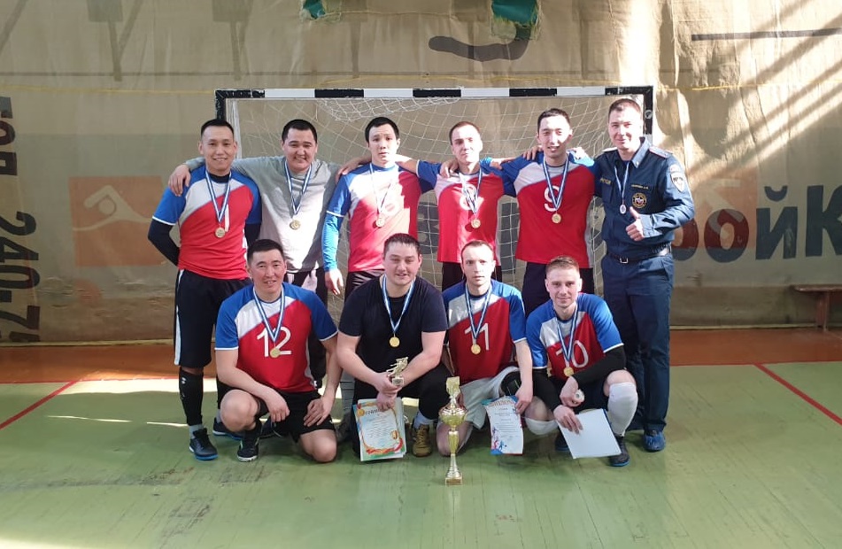 МЧС за ЗОЖ. Команда МЧС Якутии стала лучшей в турнире по мини-футболу