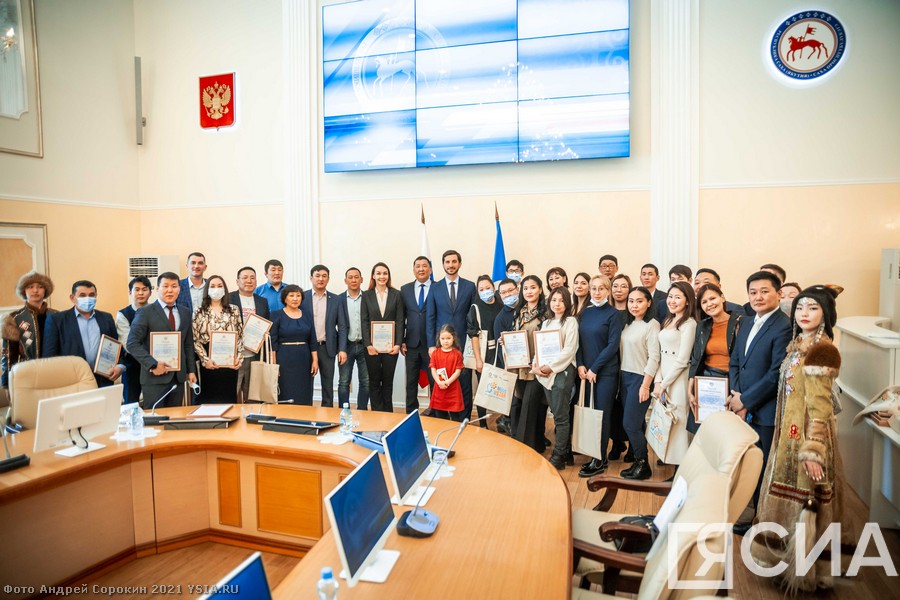 В Якутске наградили организаторов молодежного фестиваля "Muus uSTAR"