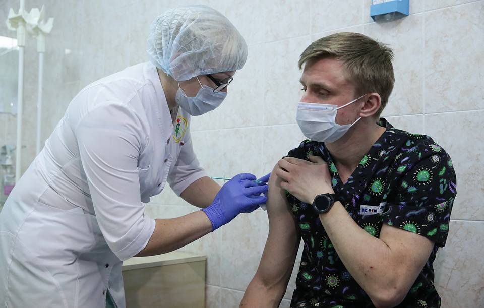 В Якутию 4 апреля поступило 100 912 доз вакцин против COVID-19