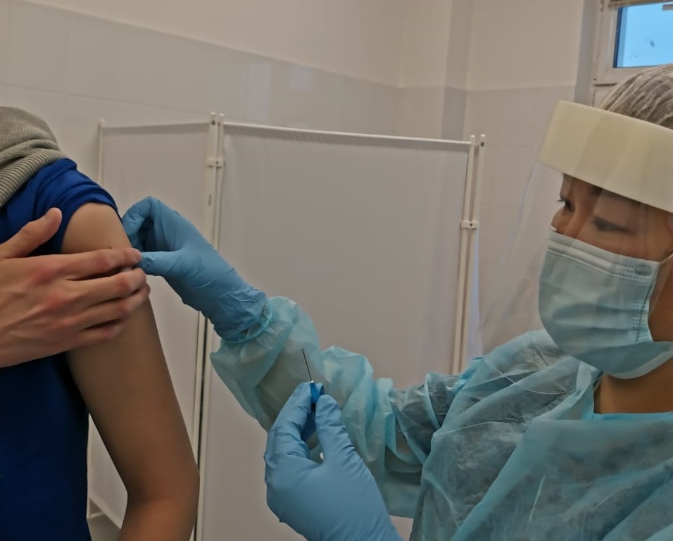 В Якутской горбольнице №3 продолжается вакцинация населения от COVID-19