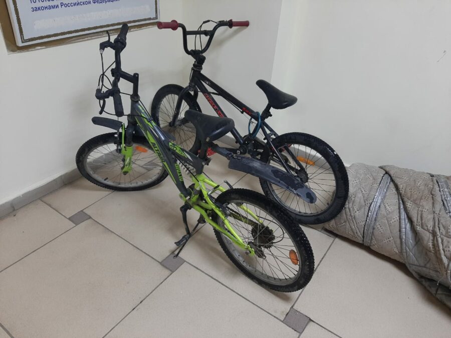 Полицейские Якутска ищут владельцев велосипедов и портативного гаража