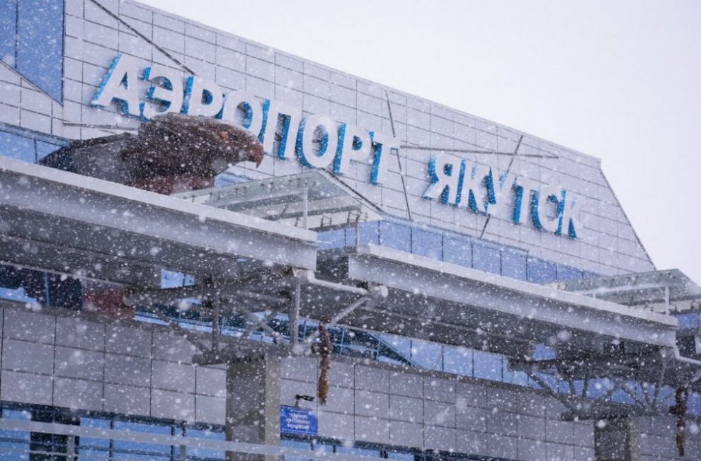 Аэропорт «Якутск» не принимает рейсы из-за снегопада до 12 апреля