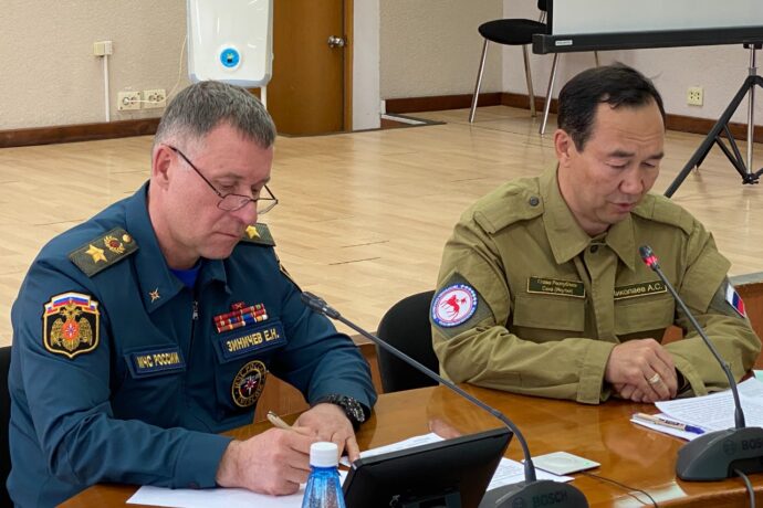 Глава Якутии и глава МЧС России провели в Ленске совещание по готовности к паводку и лесным пожарам
