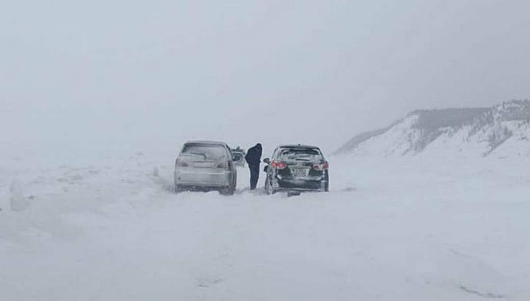 Ледовую переправу Кангалассы-Соттинцы в Якутии временно закрыли из-за снегопада