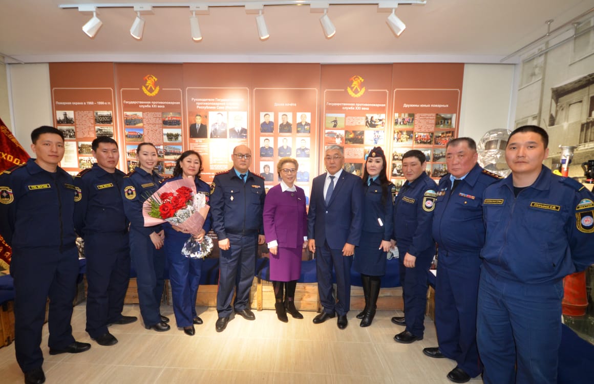 Трудовые династии пожарных приняли поздравления от Галины Данчиковой и Дмитрия Лепчикова