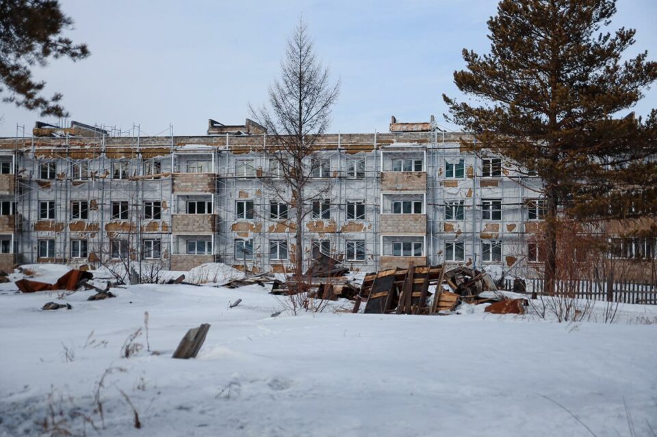Айсен Николаев: Темп сноса пустующих ветхих домов в Серебряном Бору необходимо увеличить