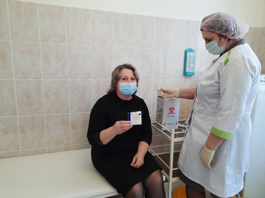 В Южно-Якутском филиале ДРСК продолжают вакцинацию от COVID-19