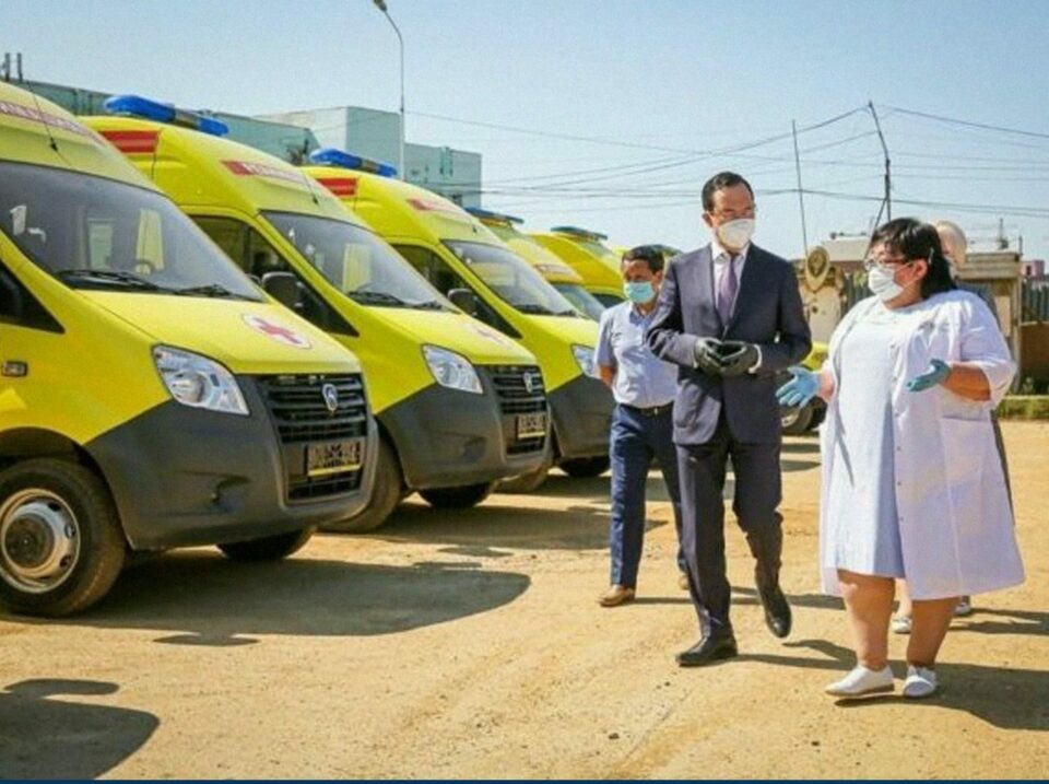Глава Якутии поздравляет работников скорой помощи с профессиональным праздником